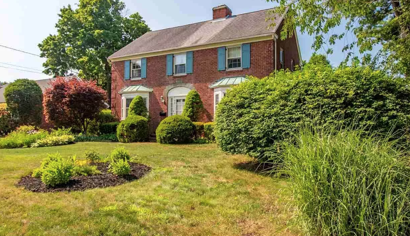 Here are 5 houses for sale in Kingston, NY under 500,000